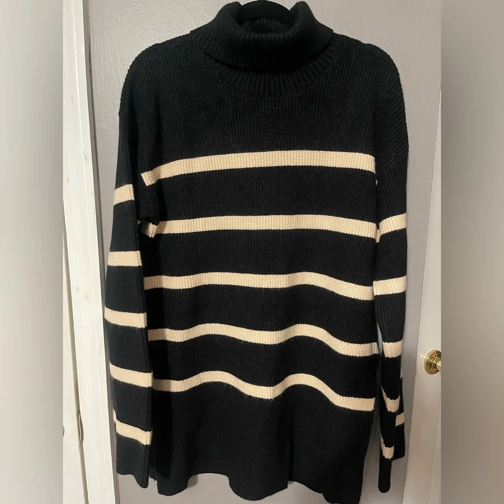 💕Stylish Black and Cream Striped Turtleneck Sweater 229 - Picture 2 of 5